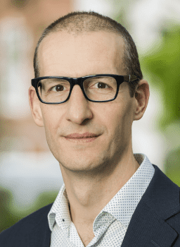Clear Channel UK 联合常务董事 Richard Bon 的商务头像